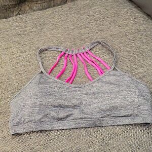 Workout top with pads